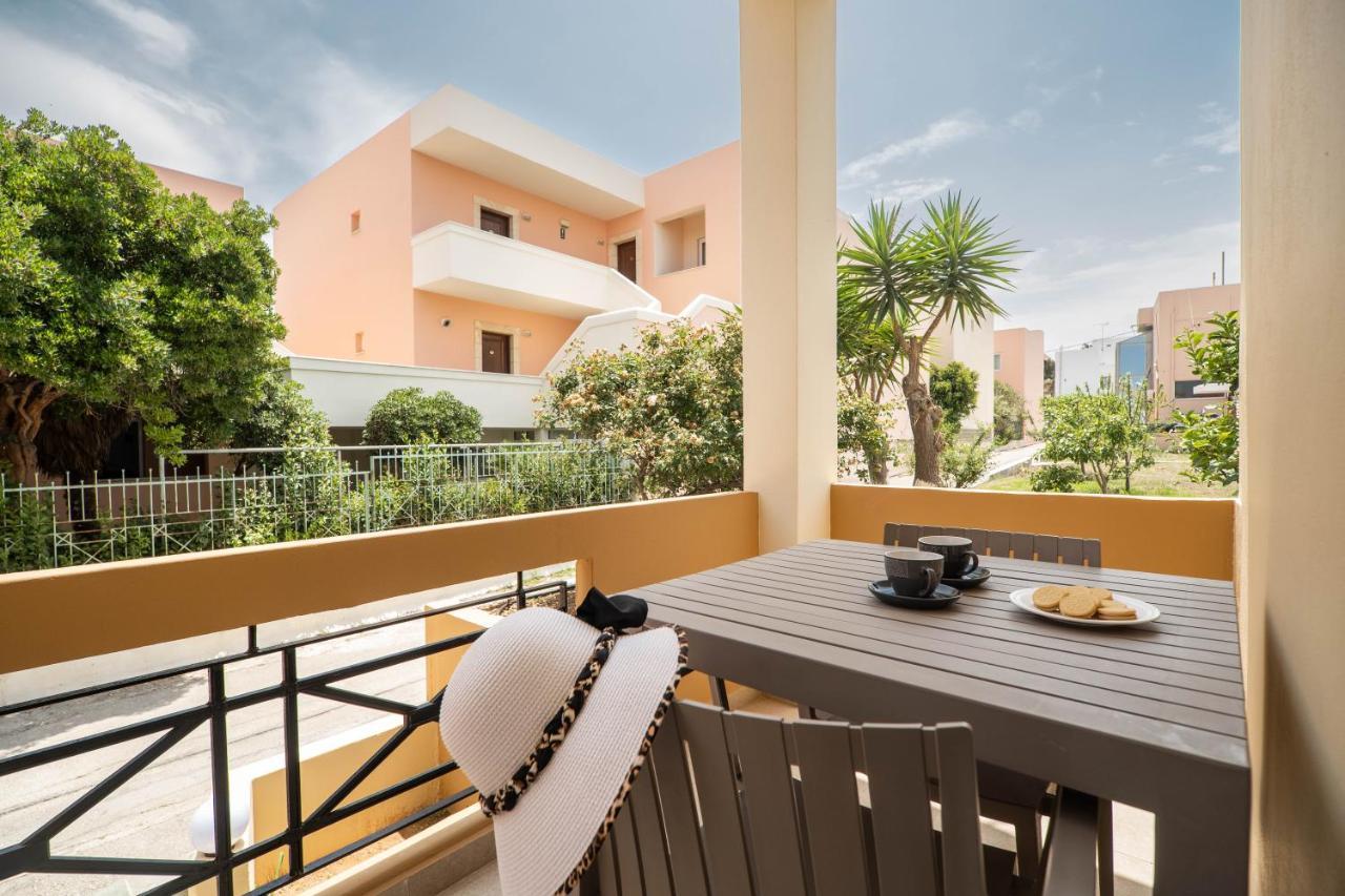 Manos Beachside Apartments Агия-Марина Экстерьер фото