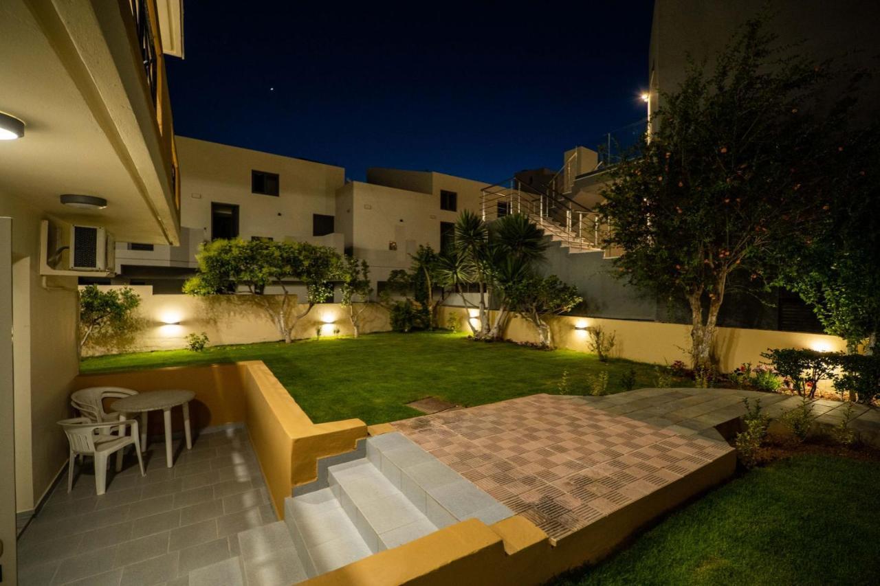 Manos Beachside Apartments Агия-Марина Экстерьер фото