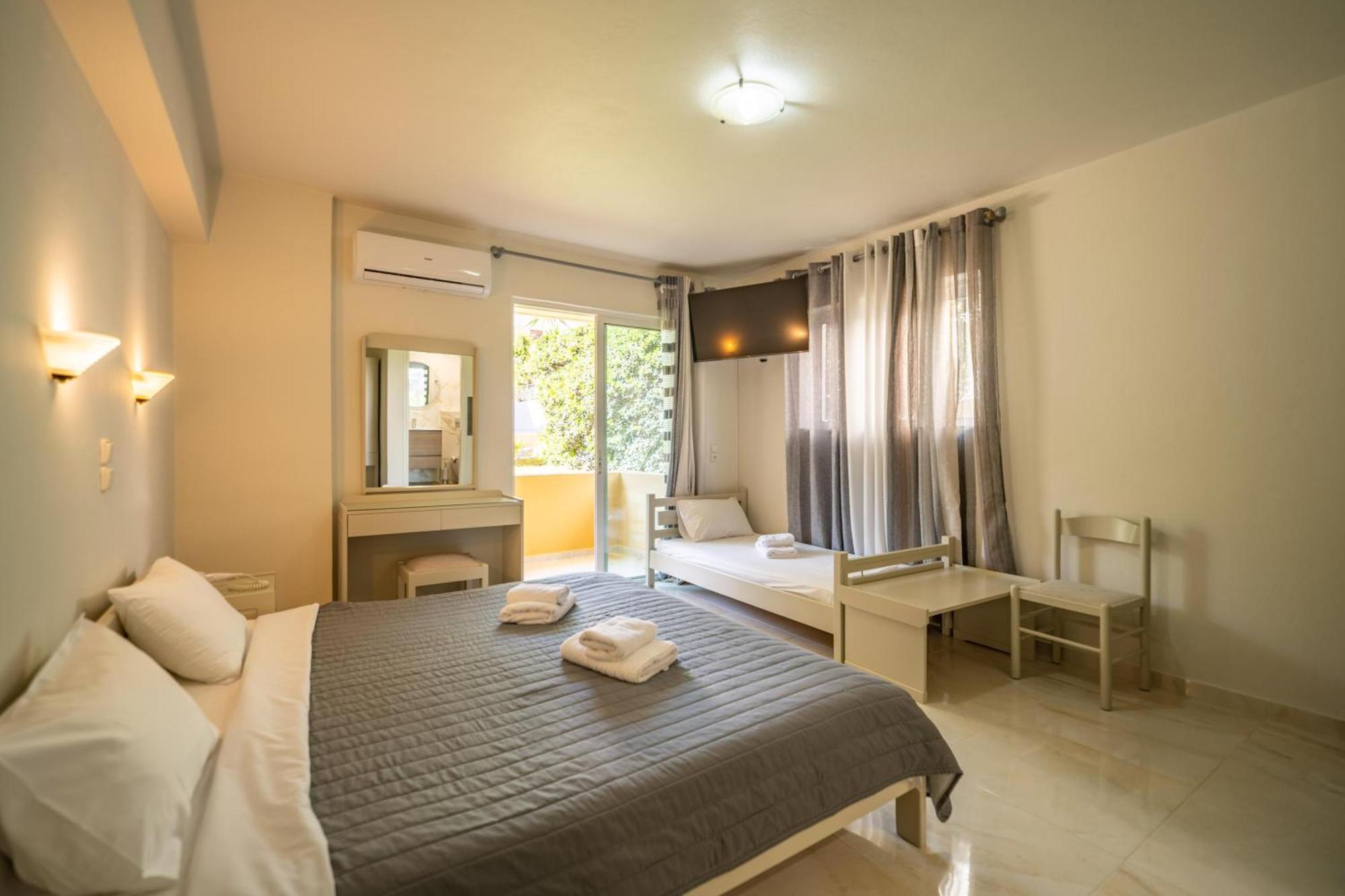 Manos Beachside Apartments Агия-Марина Экстерьер фото