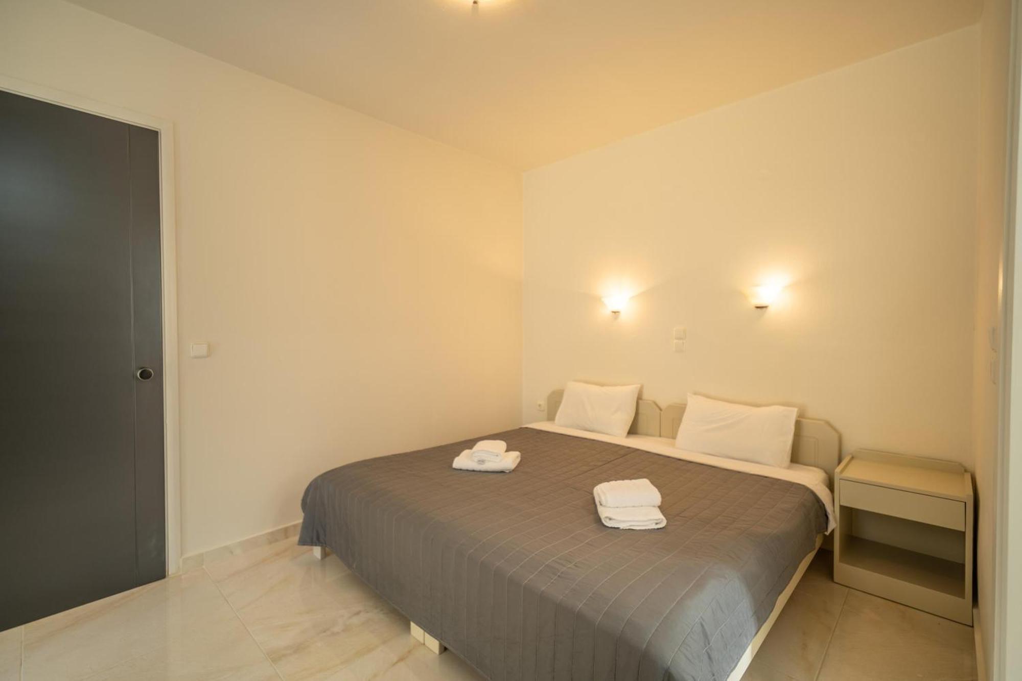Manos Beachside Apartments Агия-Марина Экстерьер фото