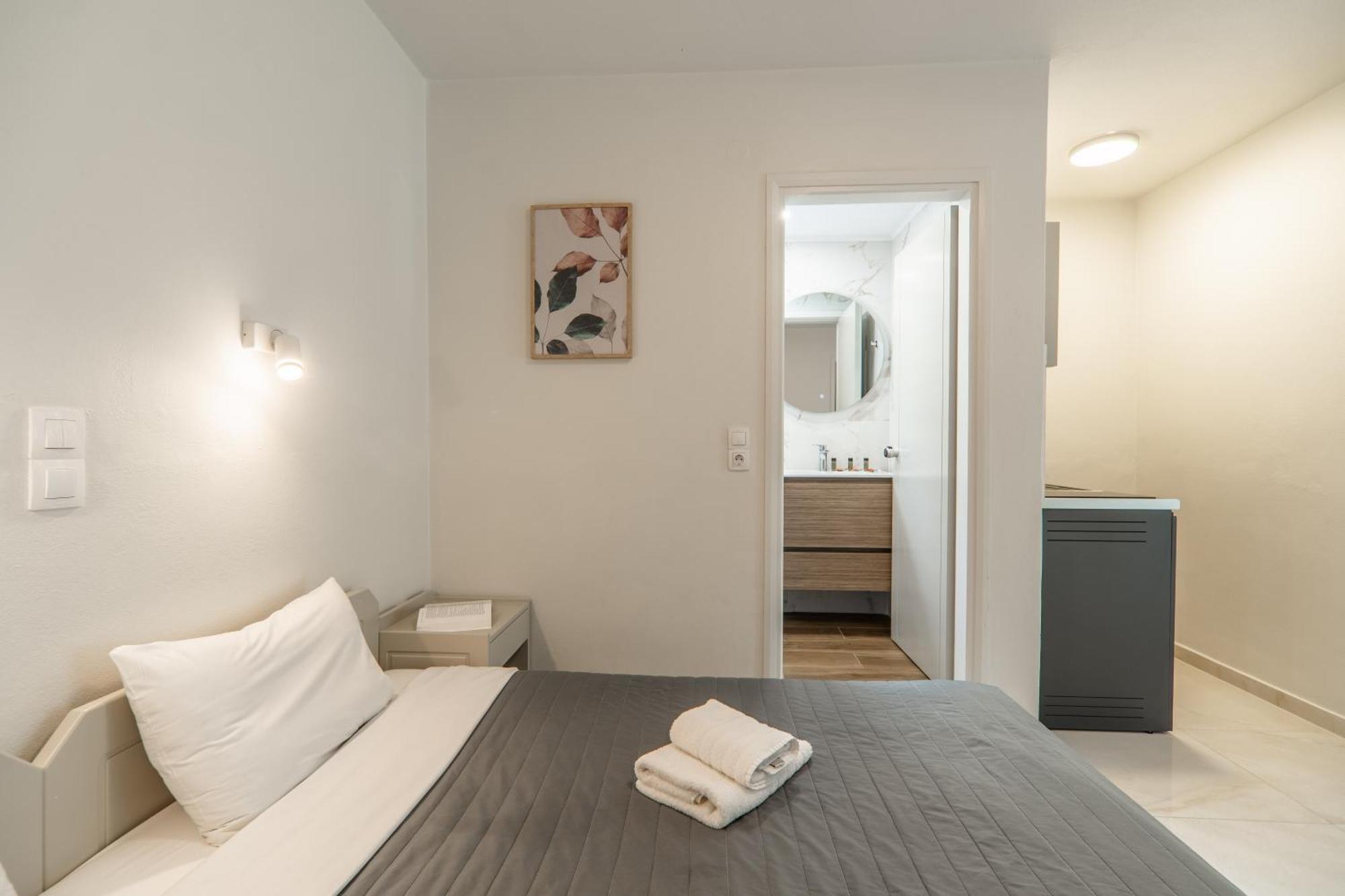 Manos Beachside Apartments Агия-Марина Номер фото