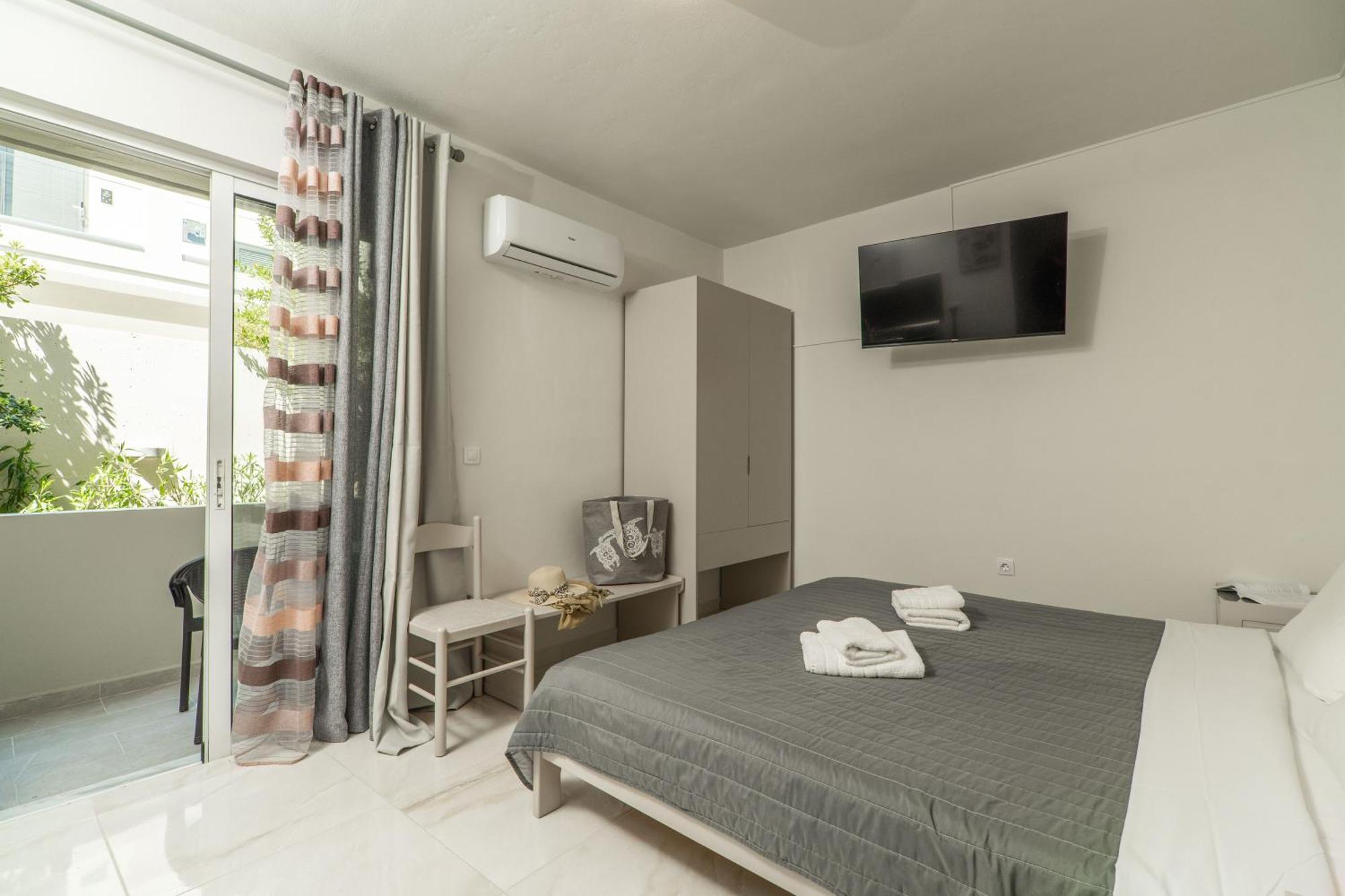 Manos Beachside Apartments Агия-Марина Экстерьер фото