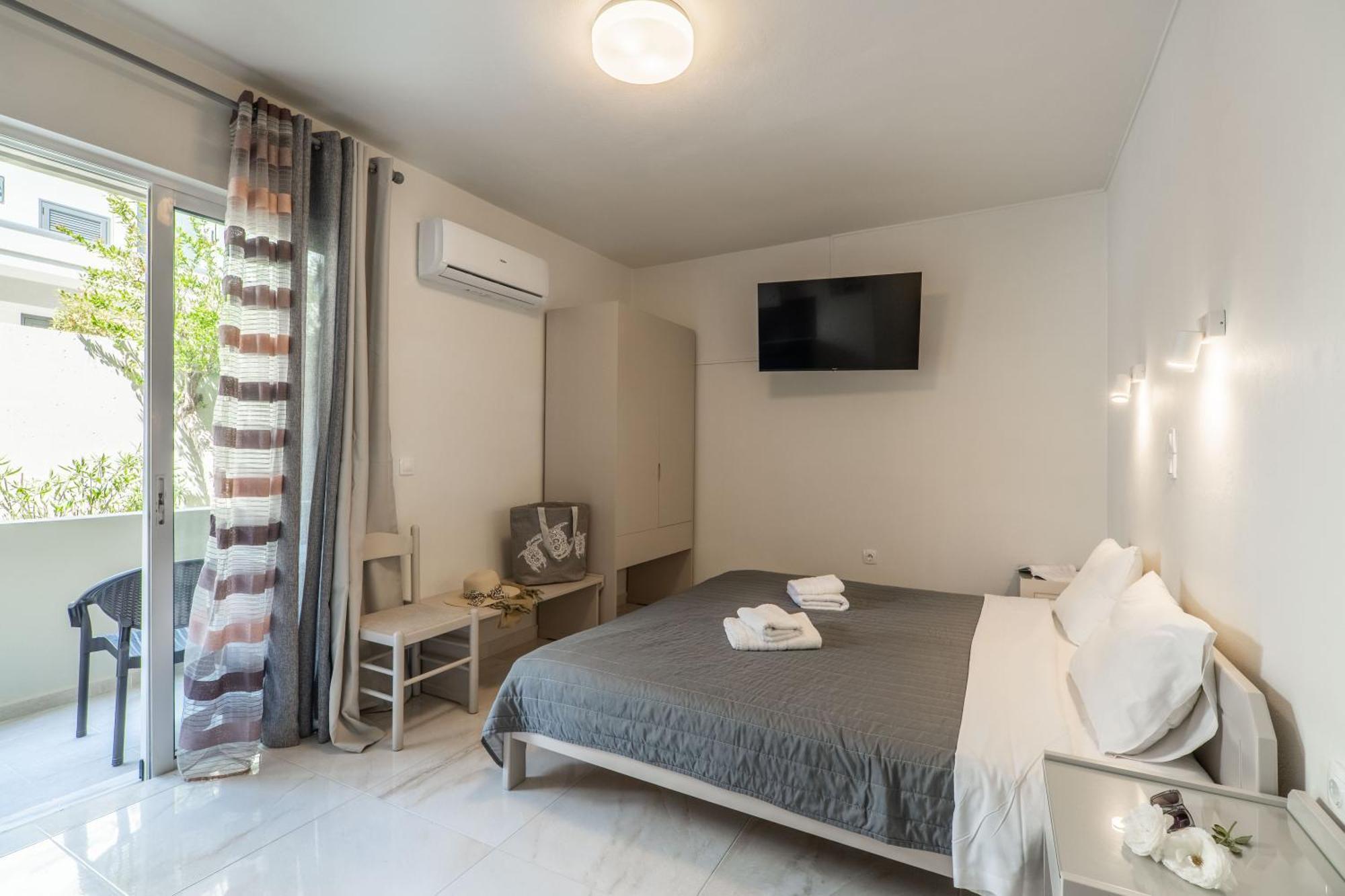 Manos Beachside Apartments Агия-Марина Экстерьер фото