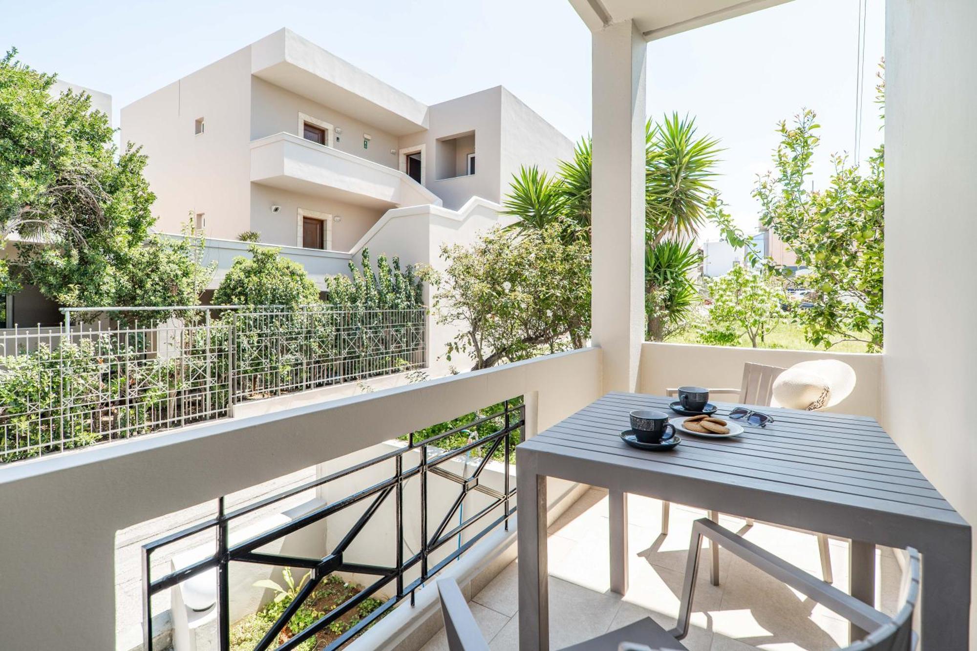 Manos Beachside Apartments Агия-Марина Номер фото