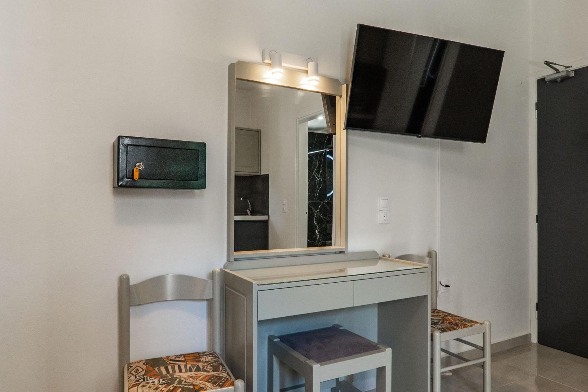 Manos Beachside Apartments Агия-Марина Номер фото