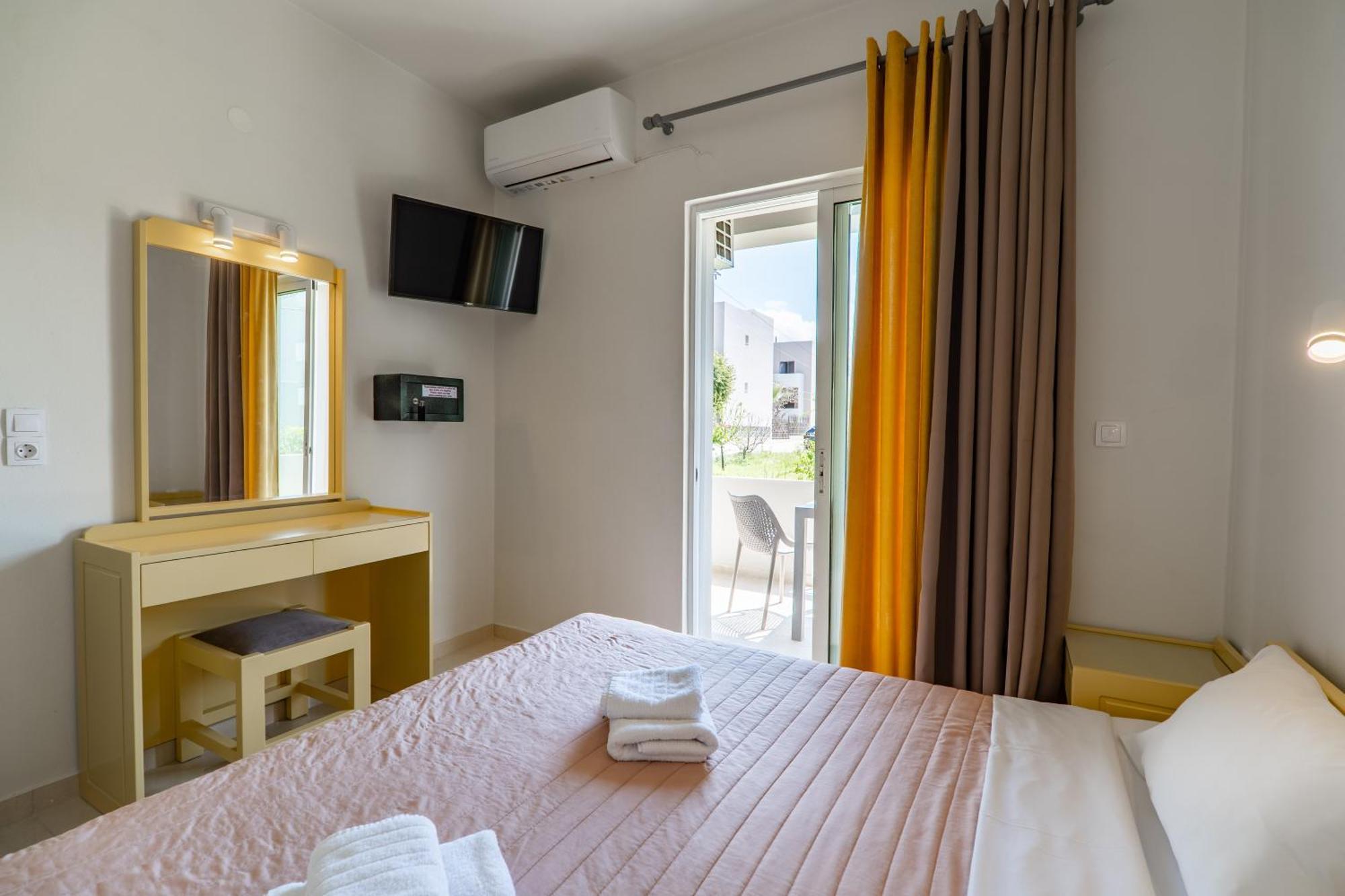 Manos Beachside Apartments Агия-Марина Экстерьер фото