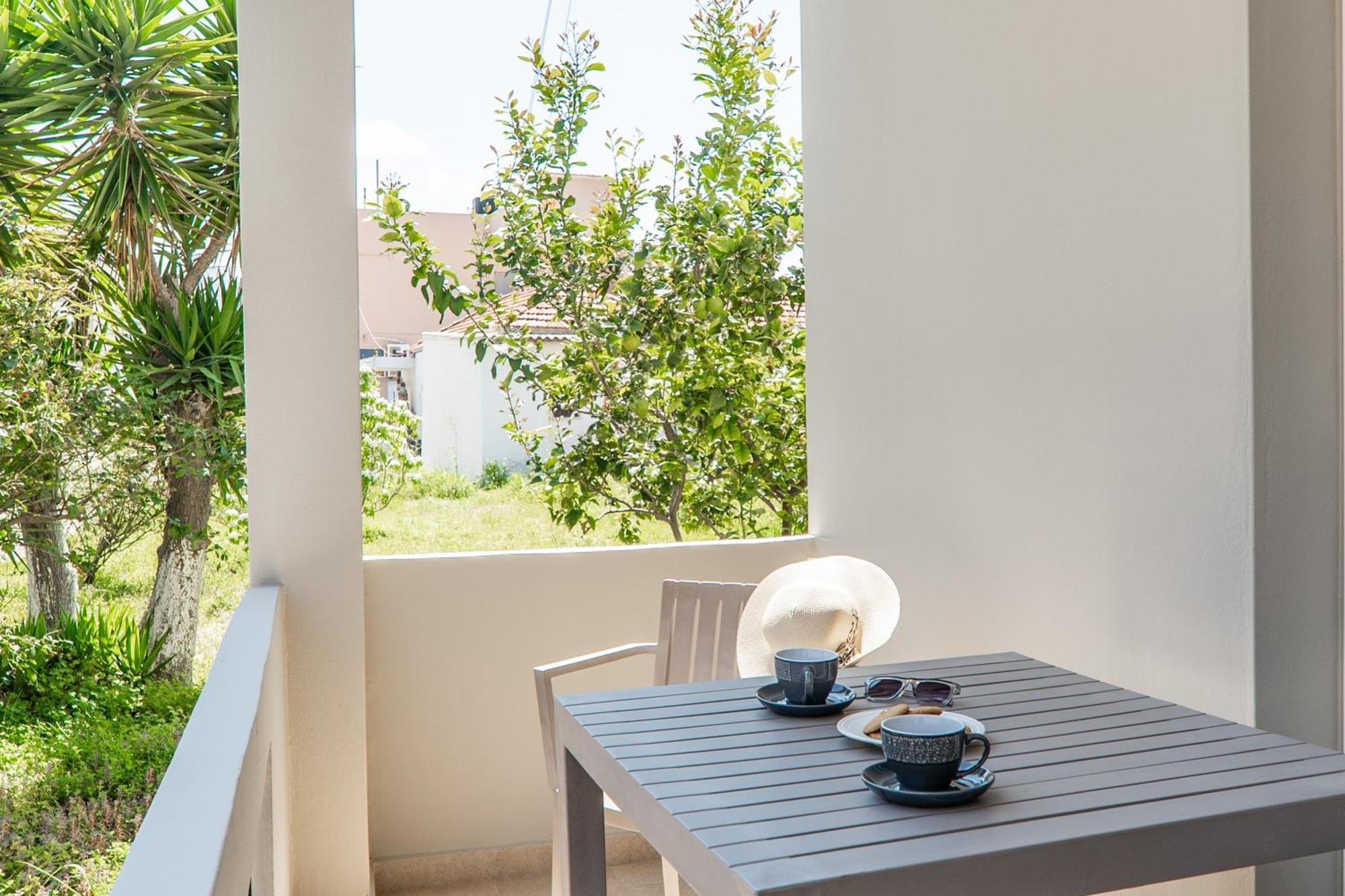 Manos Beachside Apartments Агия-Марина Экстерьер фото