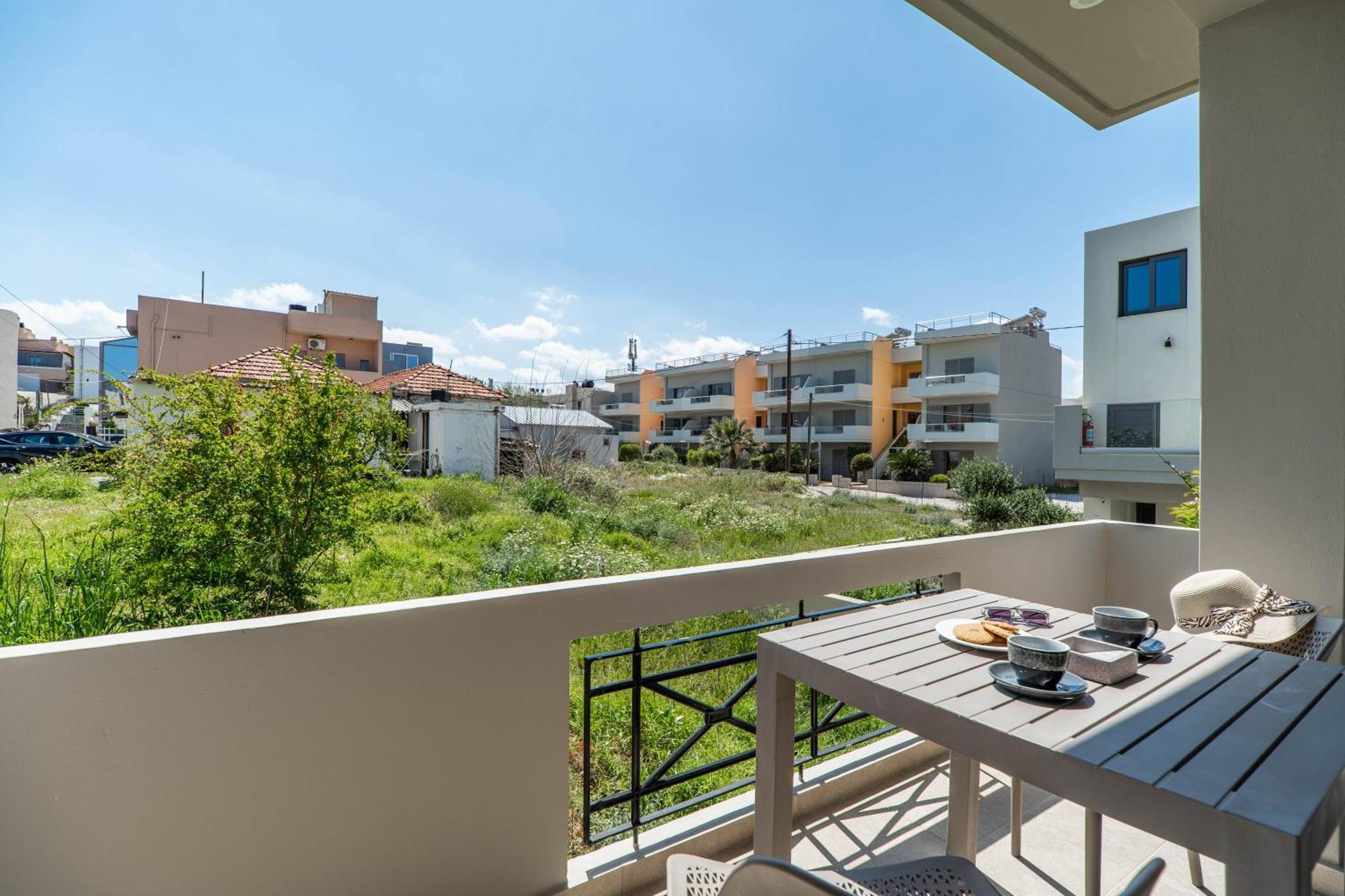 Manos Beachside Apartments Агия-Марина Экстерьер фото