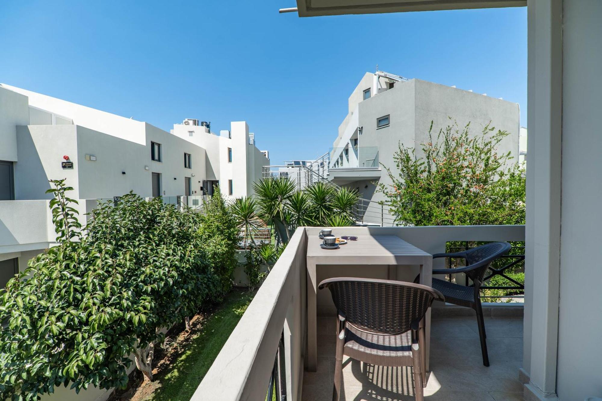 Manos Beachside Apartments Агия-Марина Экстерьер фото