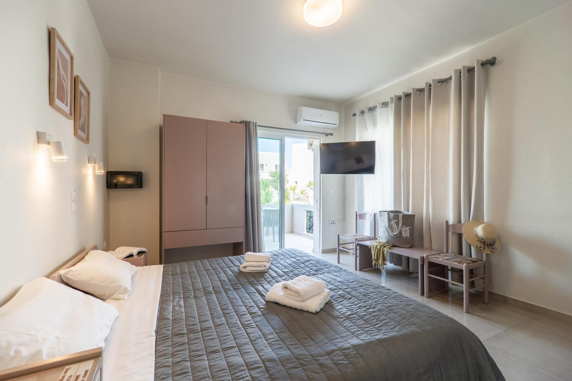 Manos Beachside Apartments Агия-Марина Номер фото