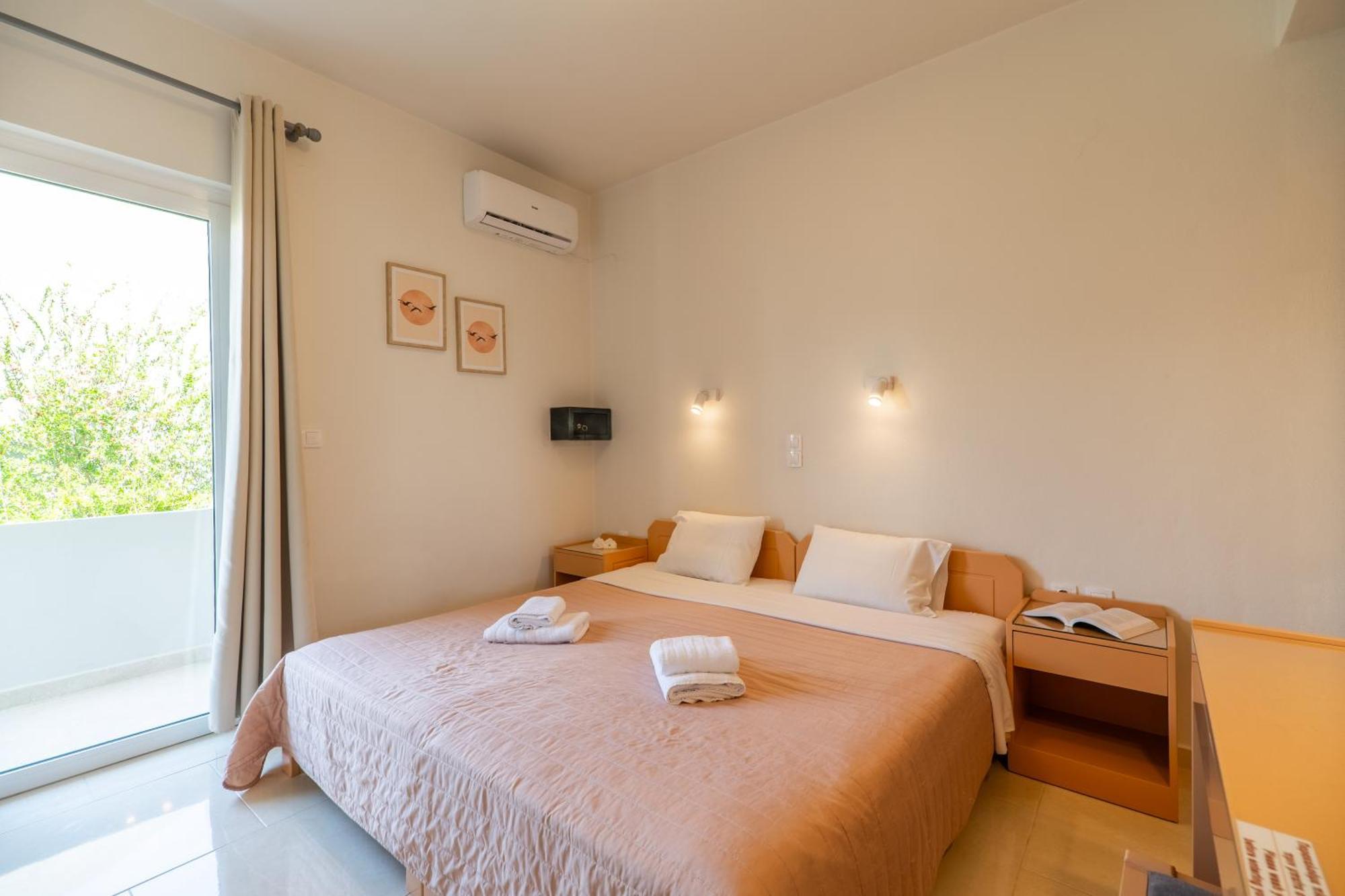 Manos Beachside Apartments Агия-Марина Номер фото