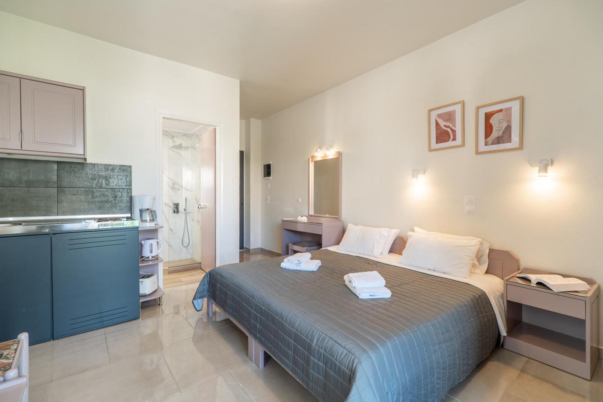 Manos Beachside Apartments Агия-Марина Экстерьер фото