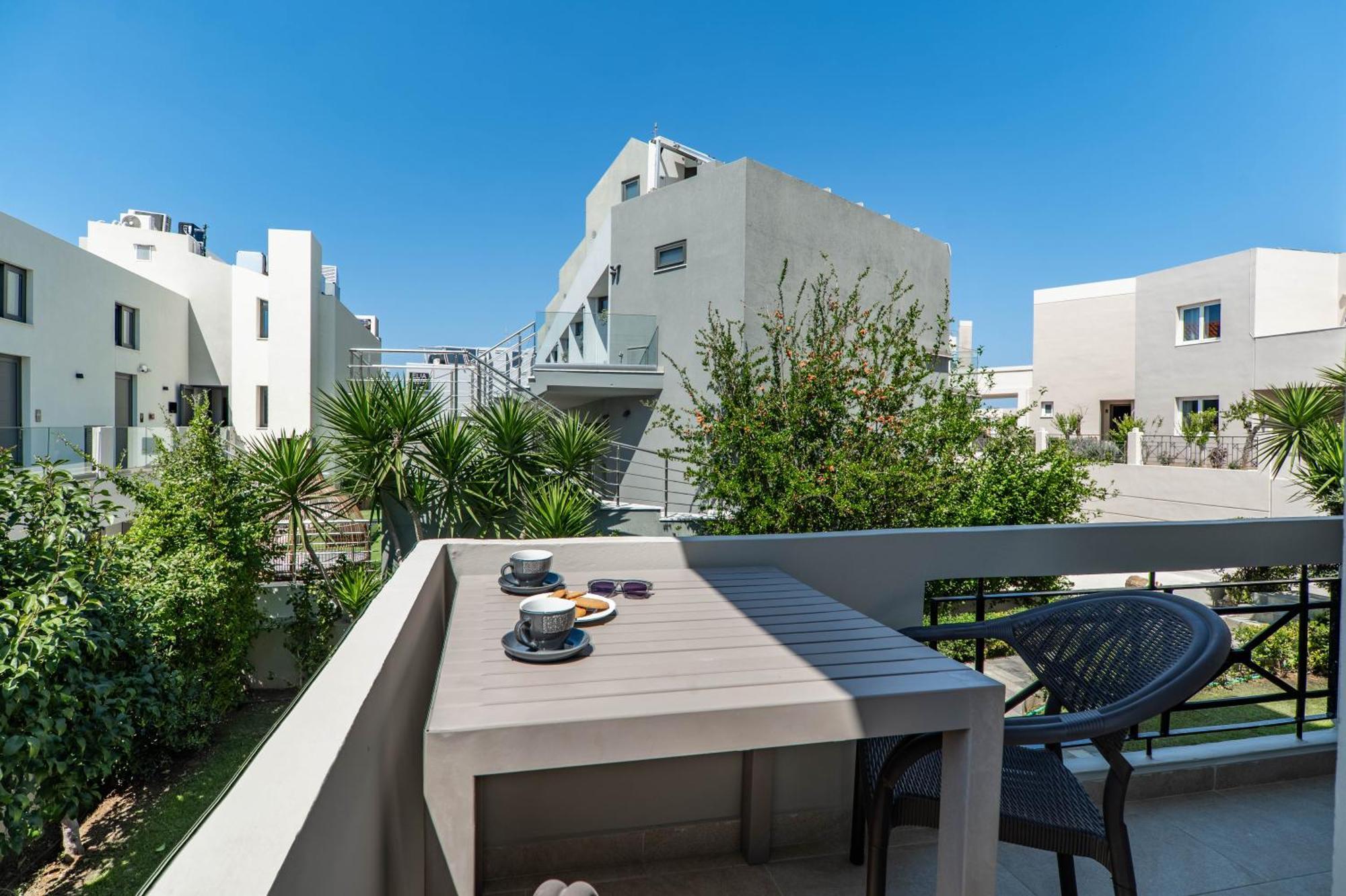 Manos Beachside Apartments Агия-Марина Экстерьер фото