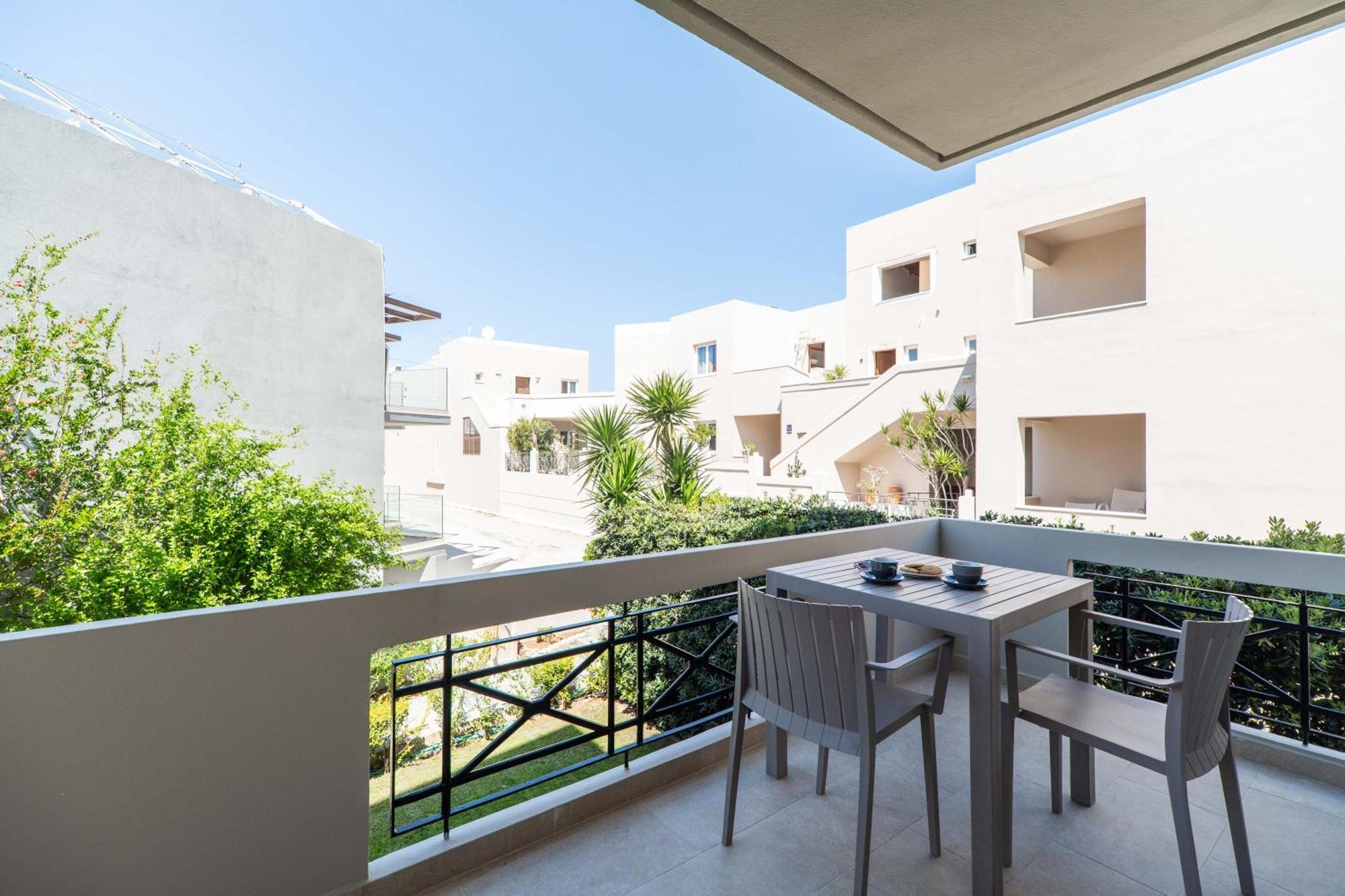 Manos Beachside Apartments Агия-Марина Экстерьер фото
