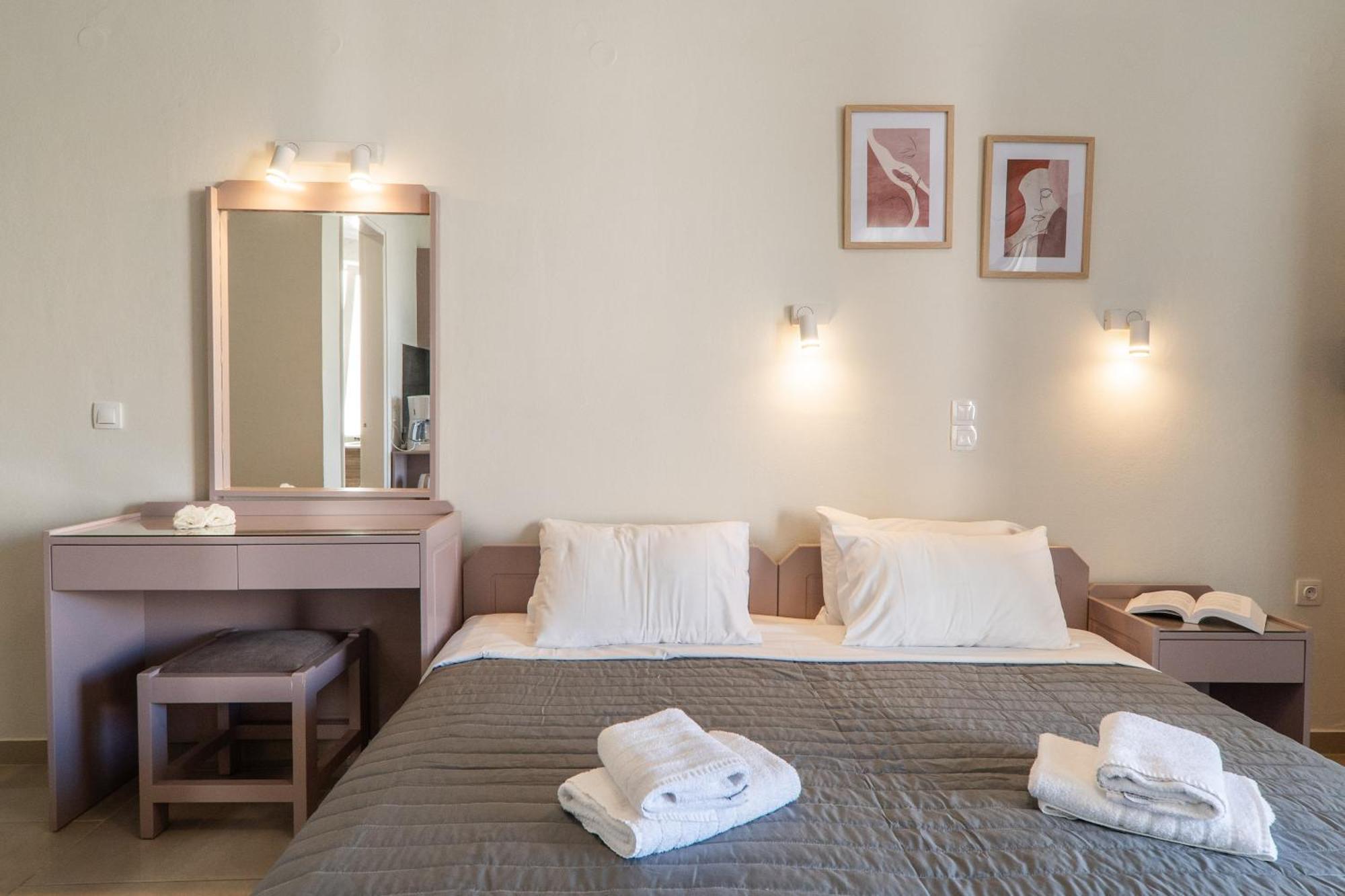 Manos Beachside Apartments Агия-Марина Номер фото